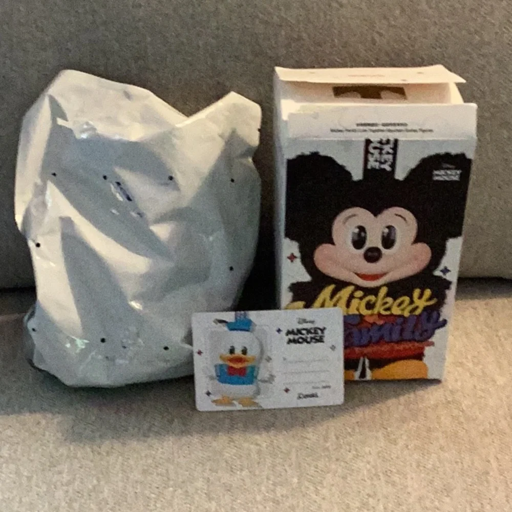Mickey Mouse Keychain - Picture 4 of 4